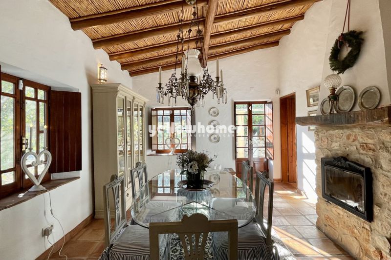 Beautiful Quinta style property with 4 bedrooms close to Loule