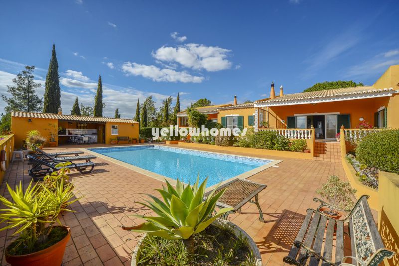 Beautiful and spacious bungalow style villa with stunning views, private pool and sauna 