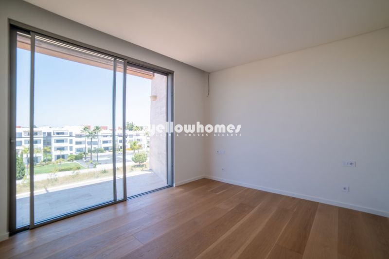 Apartamento Penthouse  novo com fantástica vista mar e golfe em Vilamoura