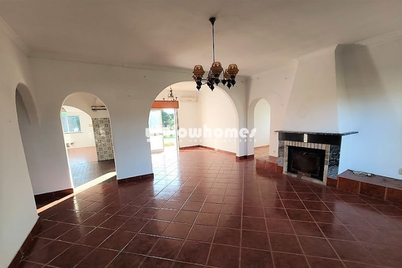 Attractive detached 4 bed villa set on a large plot near Vilamoura
