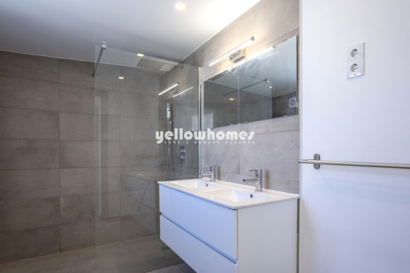 Penthouse com um quarto recentemente renovada no coração de Loulé