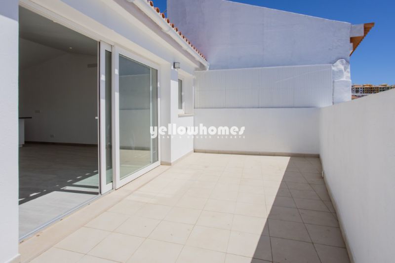 Penthouse com um quarto recentemente renovada no coração de Loulé