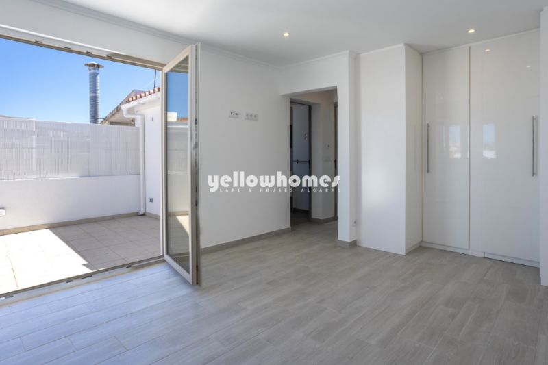 Penthouse com um quarto recentemente renovada no coração de Loulé