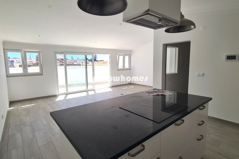 Penthouse com um quarto recentemente renovada no coração de Loulé