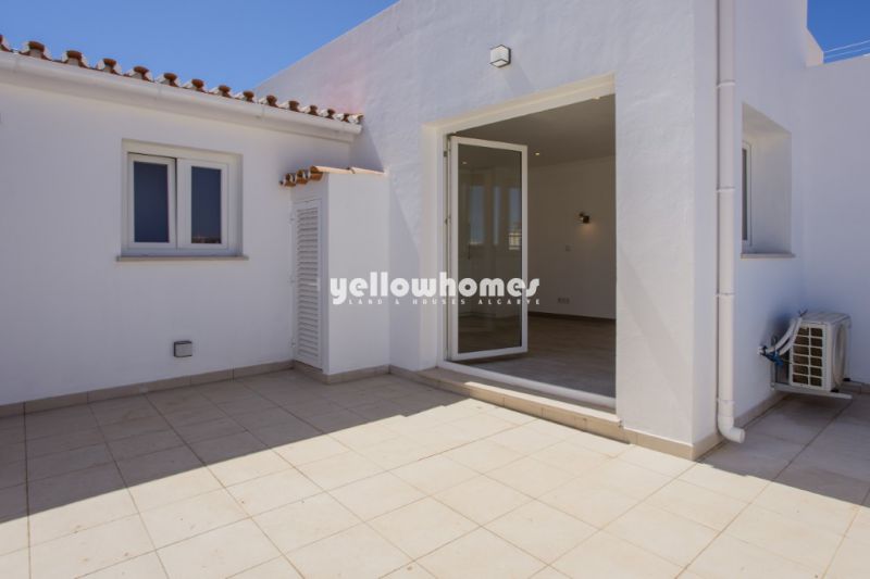 Penthouse com um quarto recentemente renovada no coração de Loulé