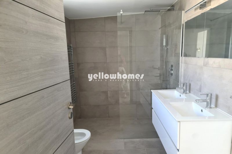 Penthouse com um quarto recentemente renovada no coração de Loulé