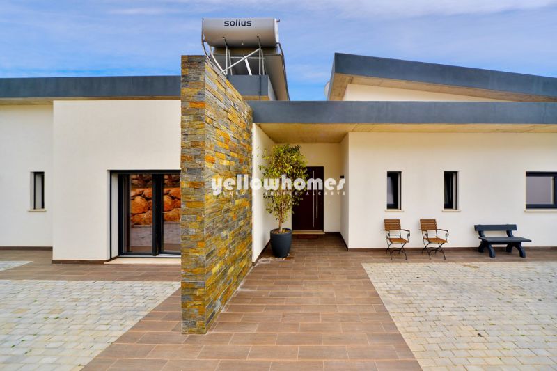 Newly built villa on one floor with garage and superb mountain views near Loule