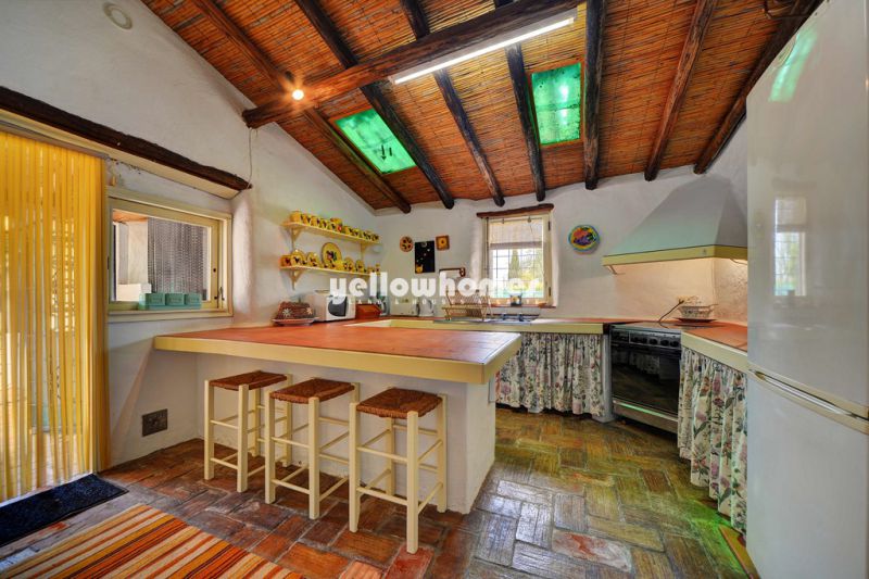 Unique opportunity:Charming Quinta with guest house in central yet quiet setting