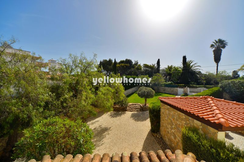 Beautifully presented detached Villa with garage and private pool near the coast