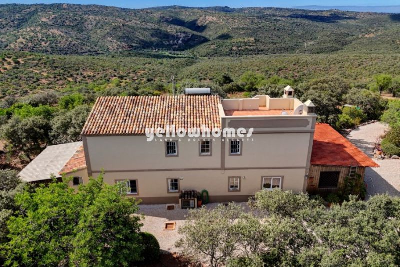Beautiful Quinta style property with large plot and magnificent countryside views