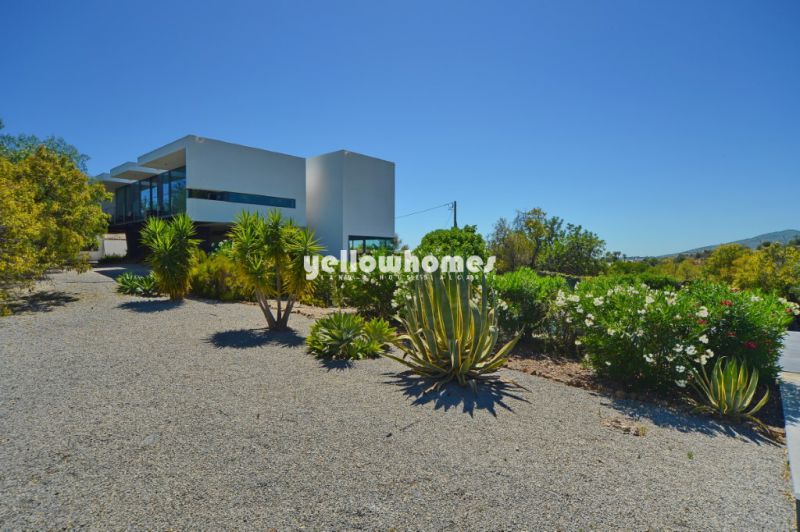 Contemporary 4-bedroom villa with pool and large plot near Estoi, Faro