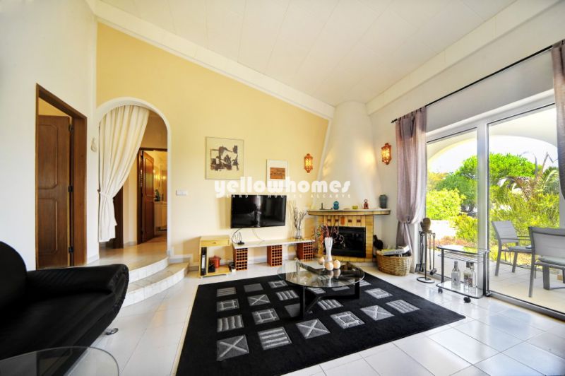 Detached 2-bed Villa with Pool, Garage and Sea Views near Santa Barbara