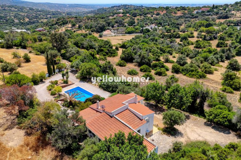 Detached 2-bed Villa with Pool, Garage and Sea Views near Santa Barbara