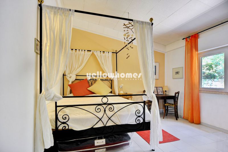 Detached 2-bed Villa with Pool, Garage and Sea Views near Santa Barbara