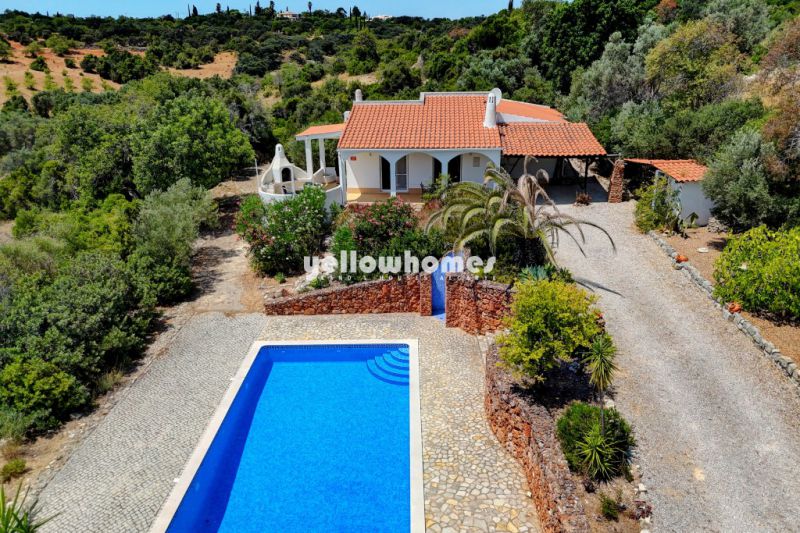 Detached 2-bed Villa with Pool, Garage and Sea Views near Santa Barbara